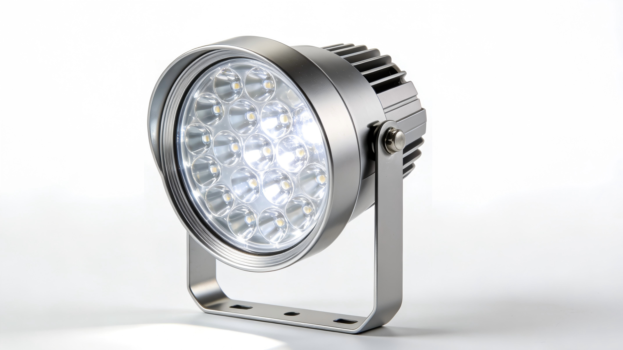 一盏待验货的LED射灯