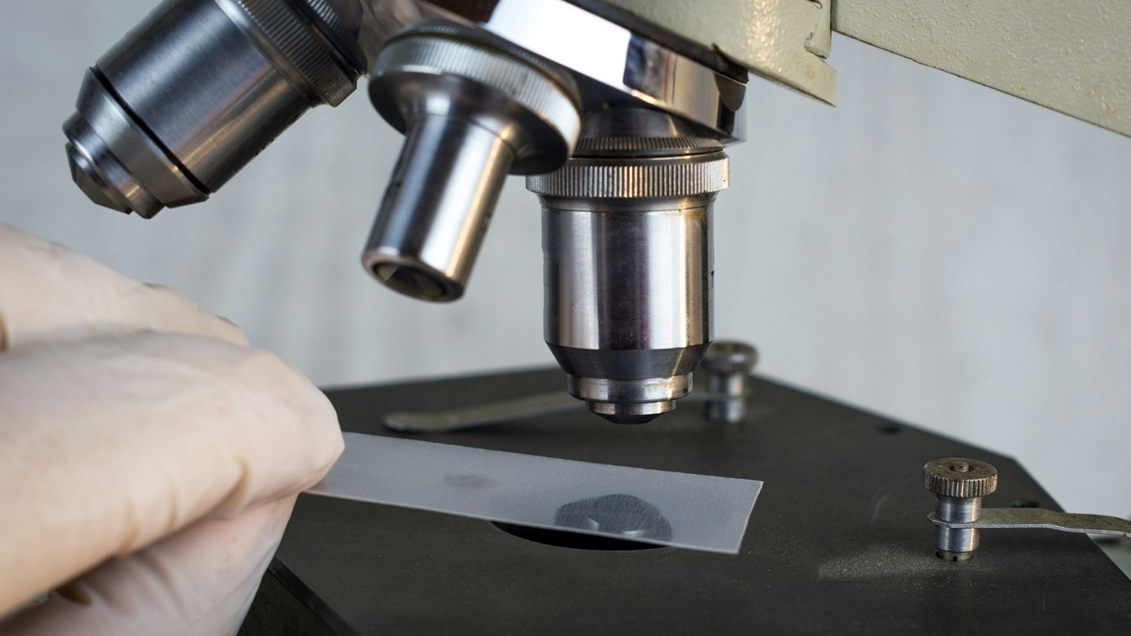 Ultrasonic testing equipment used for detecting internal defects in steel according to EN1900.